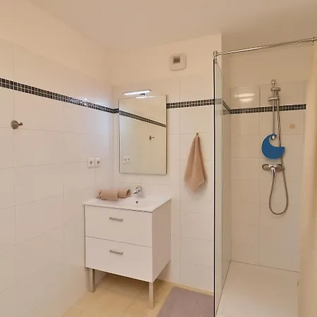 Joli 2 Pieces Nicois Avec Terrasse Ensoleillee *