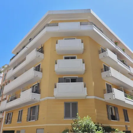 Joli 2 Pièces Niçois Avec Terrasse Ensoleillée *