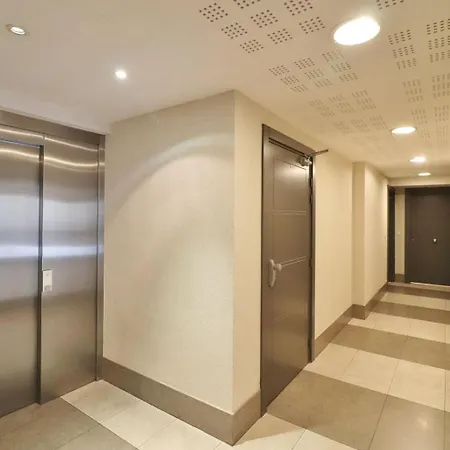 Joli 2 Pieces Nicois Avec Terrasse Ensoleillee